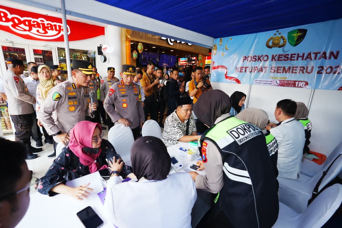 Tinjau Stasiun Surabaya Gubeng, Kapolri Instruksikan Beri Pelayanan Maksimal ke Pemudik
